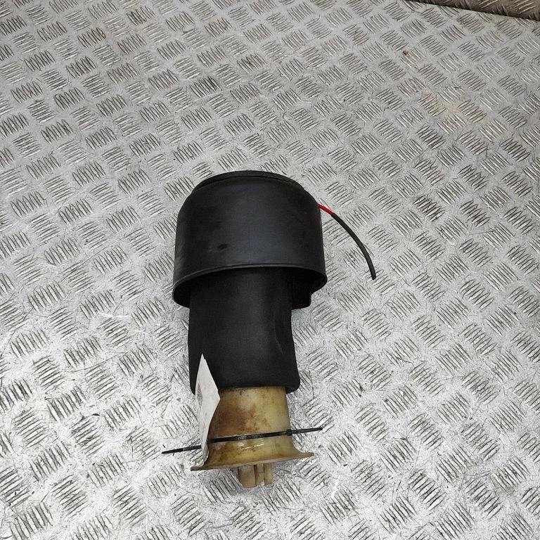 Tagumine õhkvedrustuse padi 6784379