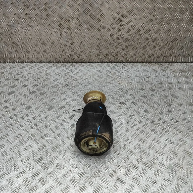 Tagumine õhkvedrustuse padi 6784379