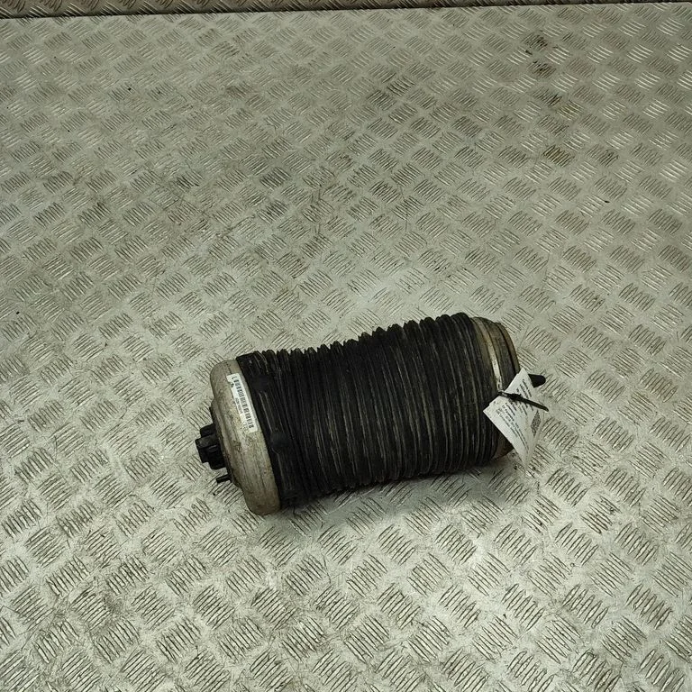 Aizmugurējais pneimatiskais (gaisa) spilvens 4G0616001T