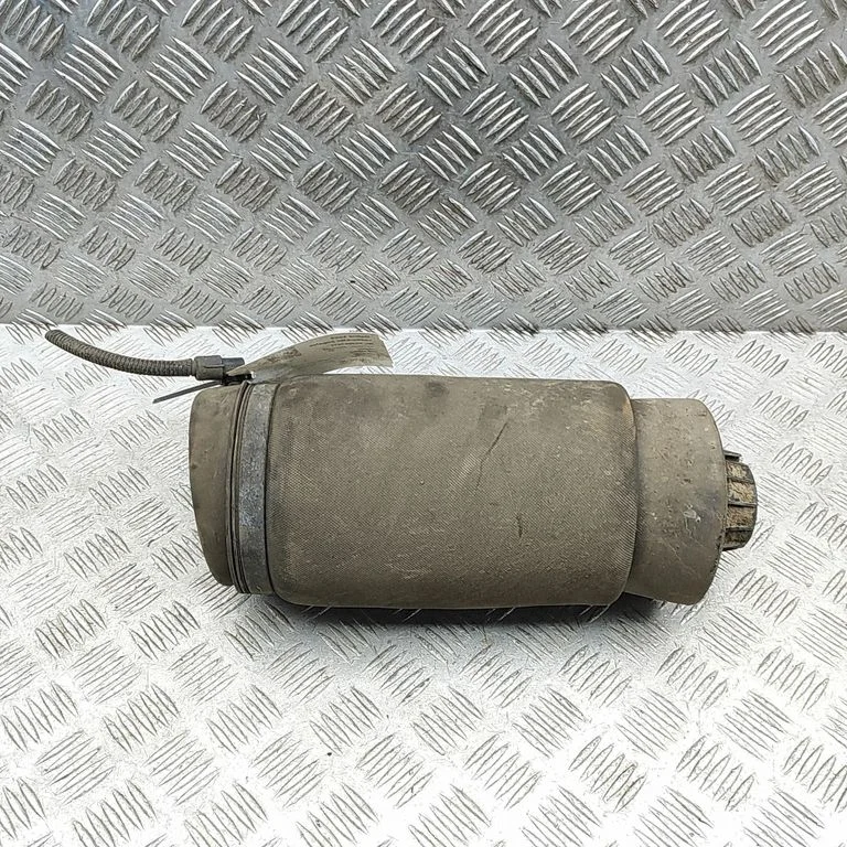 Aizmugurējais pneimatiskais (gaisa) spilvens 68029912AE
