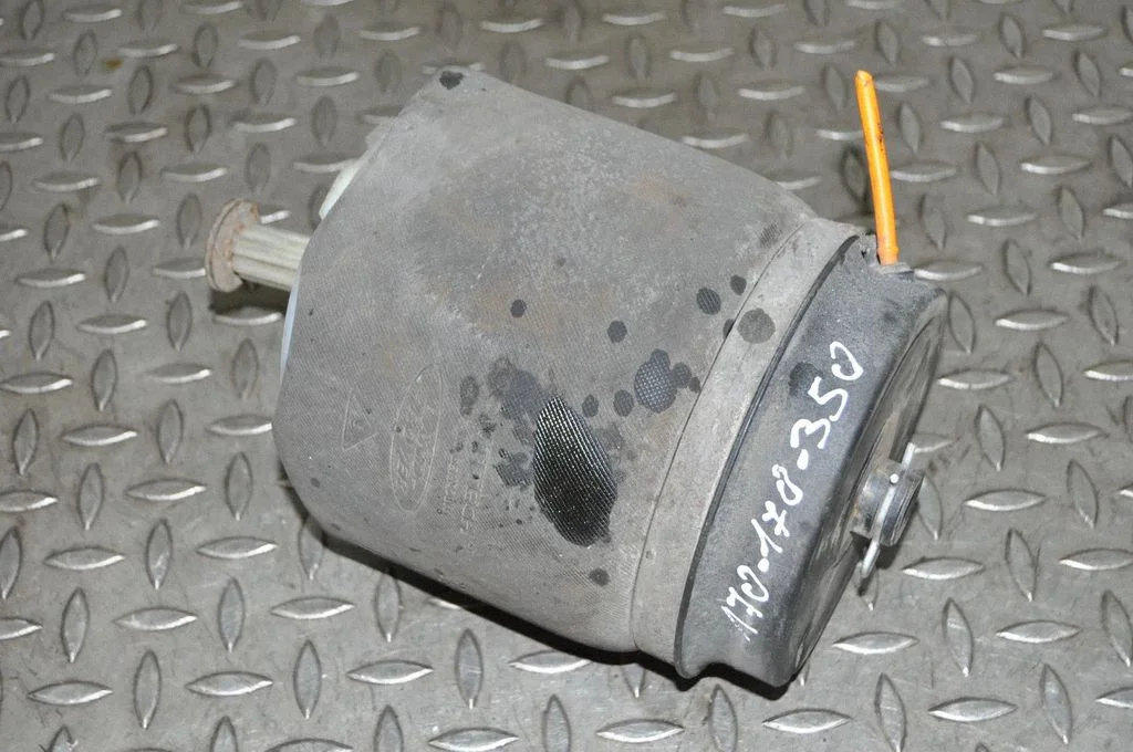 Aizmugurējais pneimatiskais (gaisa) spilvens – labā