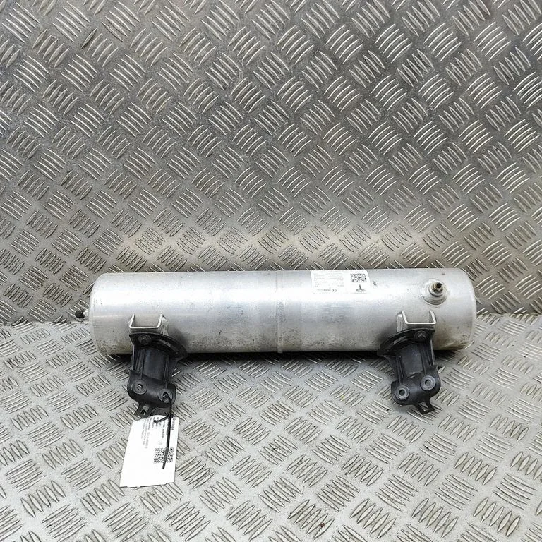 Zbiornik powietrza zawieszenia pneumatycznego – Tesla Model Y (2020-)