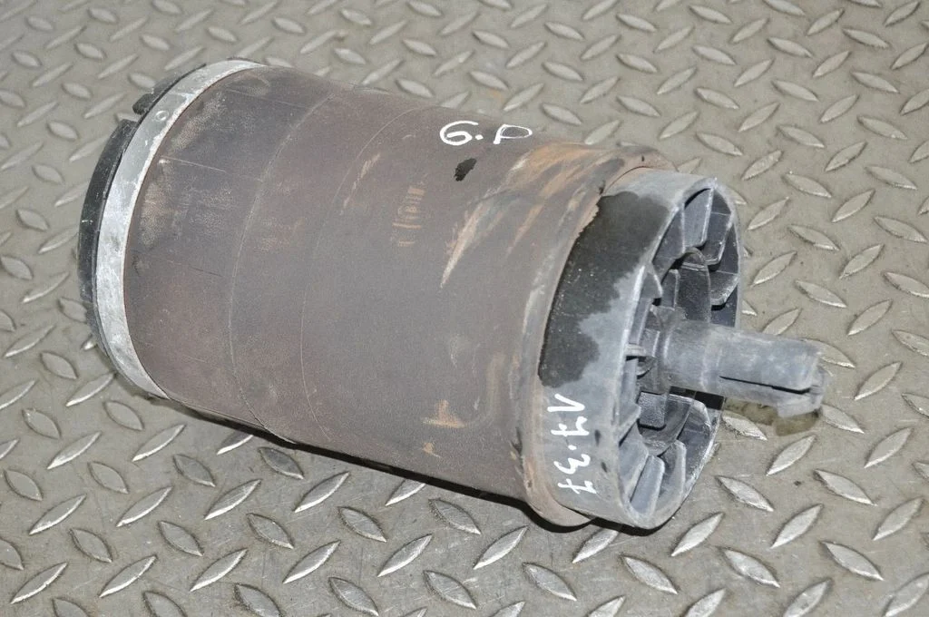 Aizmugurējais pneimatiskais (gaisa) spilvens – labā