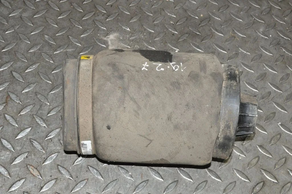 Aizmugurējais pneimatiskais (gaisa) spilvens 68029912AE