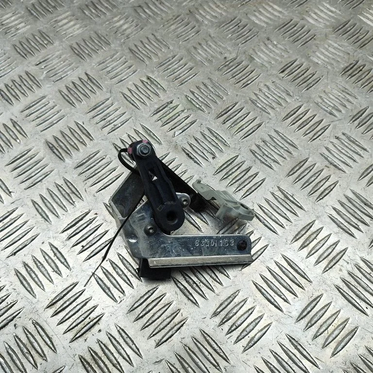 Aizmugurējās gaisa balstiekārtas augstuma sensors 6895467