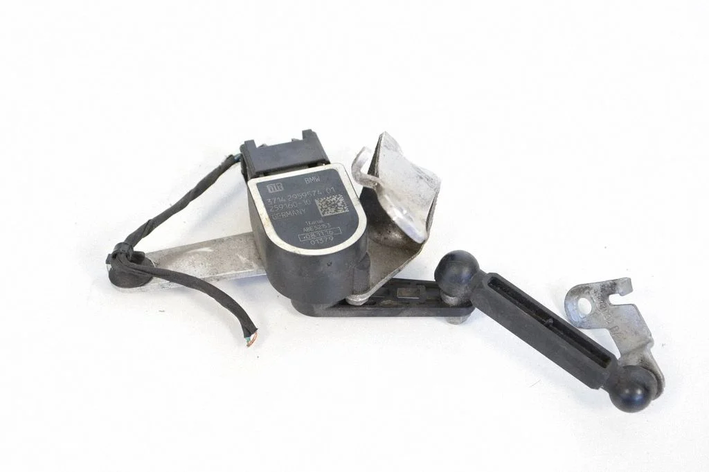Tagumise õhkvedrustuse kõrgusandur 959574