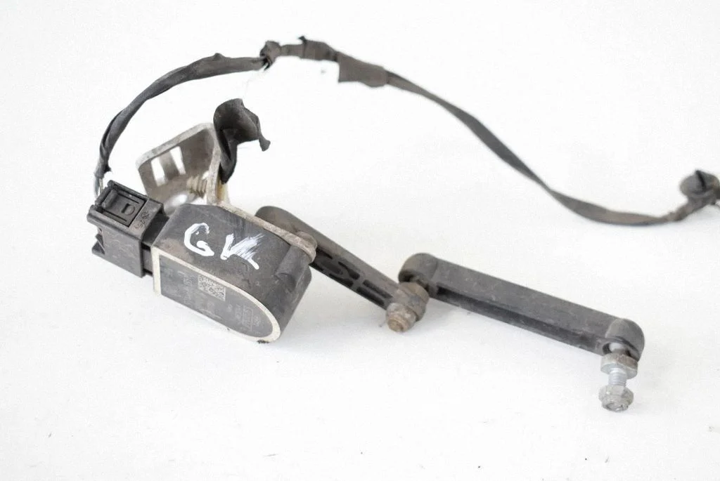 Rear air suspension level height sensor 6861351