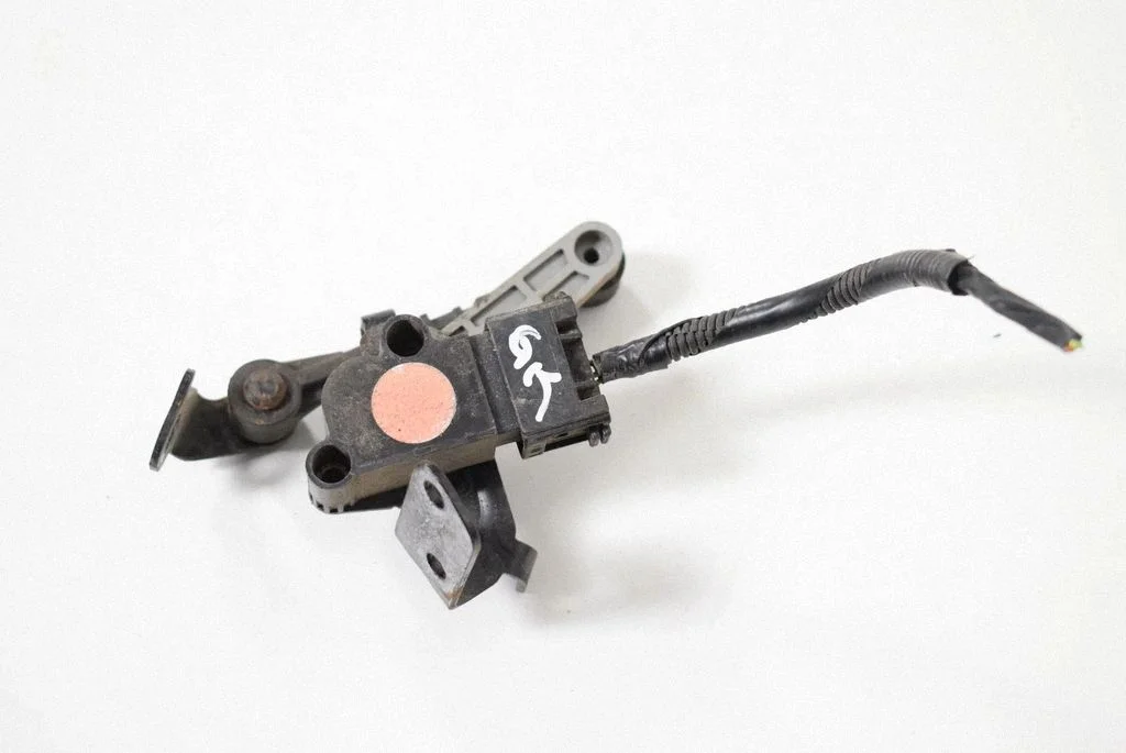 Aizmugurējās gaisa balstiekārtas augstuma sensors HK833C279BA