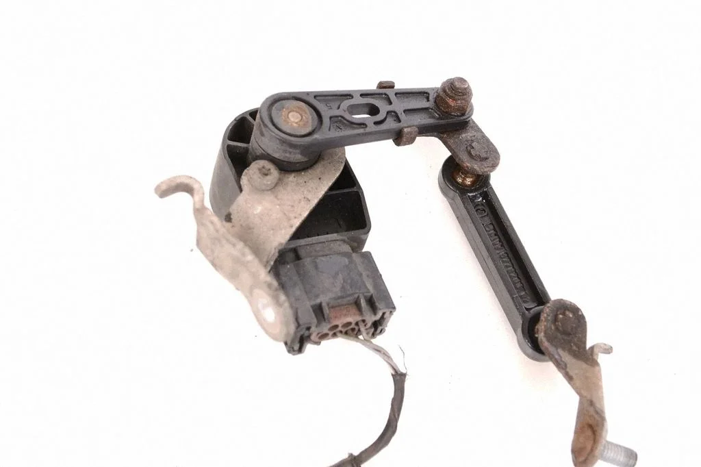 Rear air suspension level height sensor 6860843
