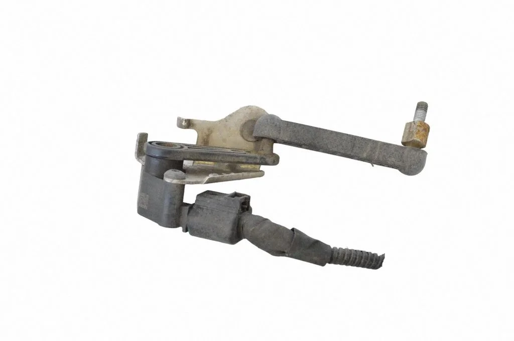Rear air suspension level height sensor – Tesla Model Y (2020-)