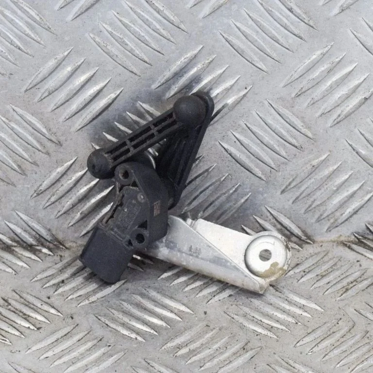 Rear air suspension level height sensor 102797600A
