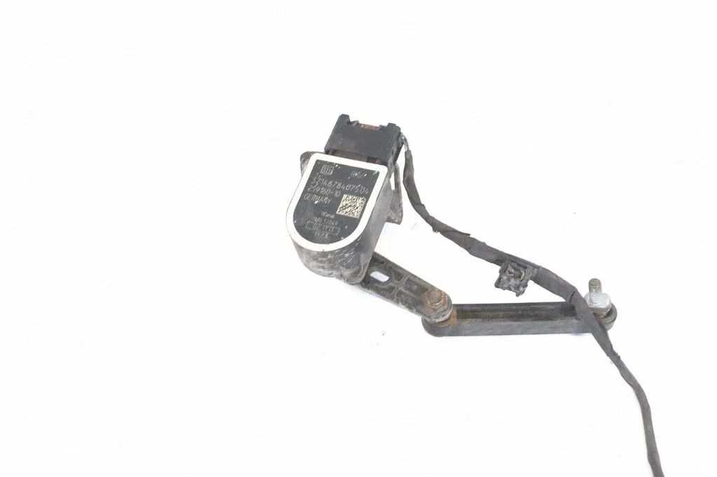 Rear air suspension level height sensor 6784075
