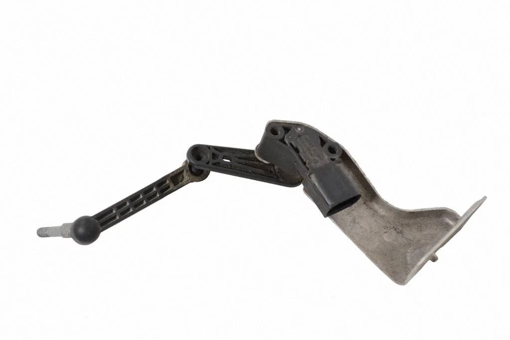 Rear air suspension level height sensor 600652600B