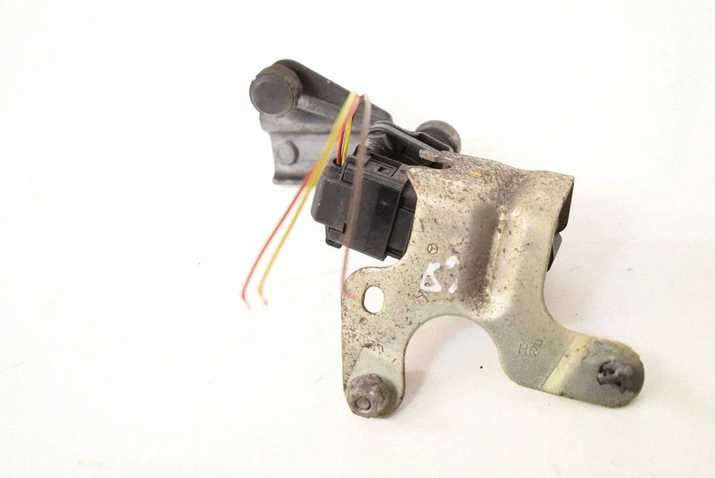 Rear air suspension level height sensor A0009050303