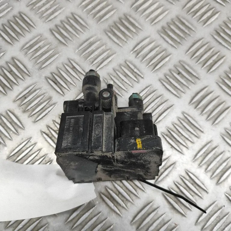 Air suspension control unit module (rear) JPLA5B710AA