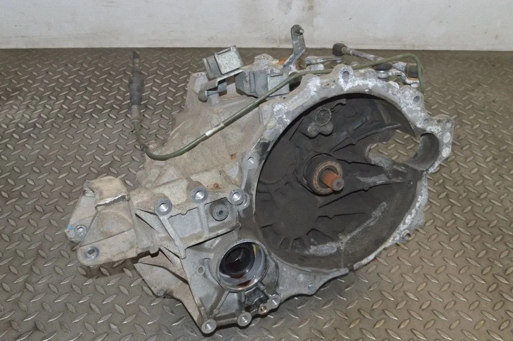 Manual 6 speed gearbox P05106047AB