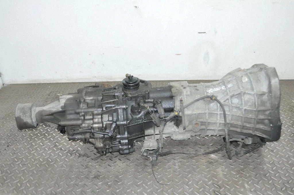 Mehāniskā 6 pārnesumu ātrumkārba – Nissan Navara D22 (1997-2004)