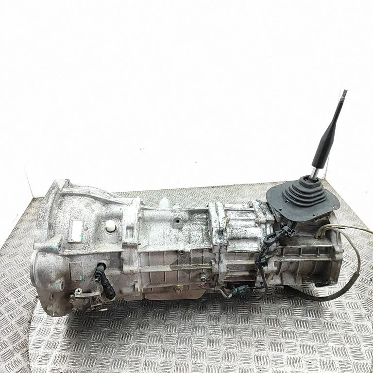 Manual 6 speed gearbox 2500A675