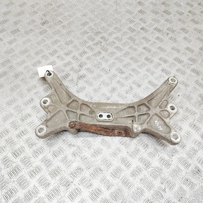 Gearbox mounting bracket – Maserati Ghibli (2013-)