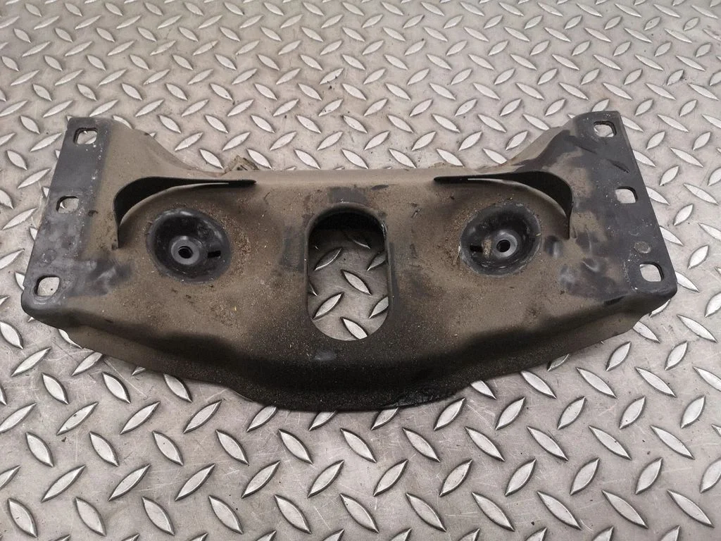 Gearbox mounting bracket