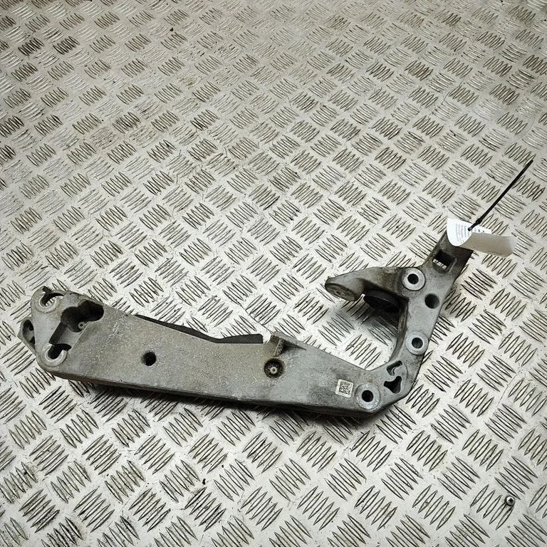 Ātrumkārbas stiprinājuma kronšteins 8089422