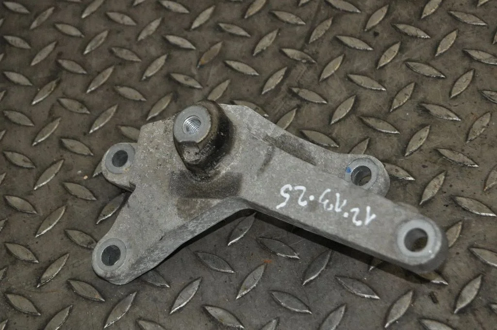 Gearbox mounting bracket – Volvo V40 (2012-2019)