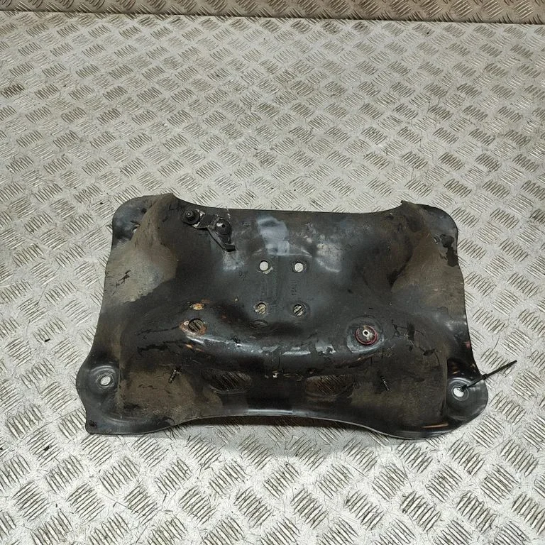 Ātrumkārbas stiprinājuma kronšteins A4472400200