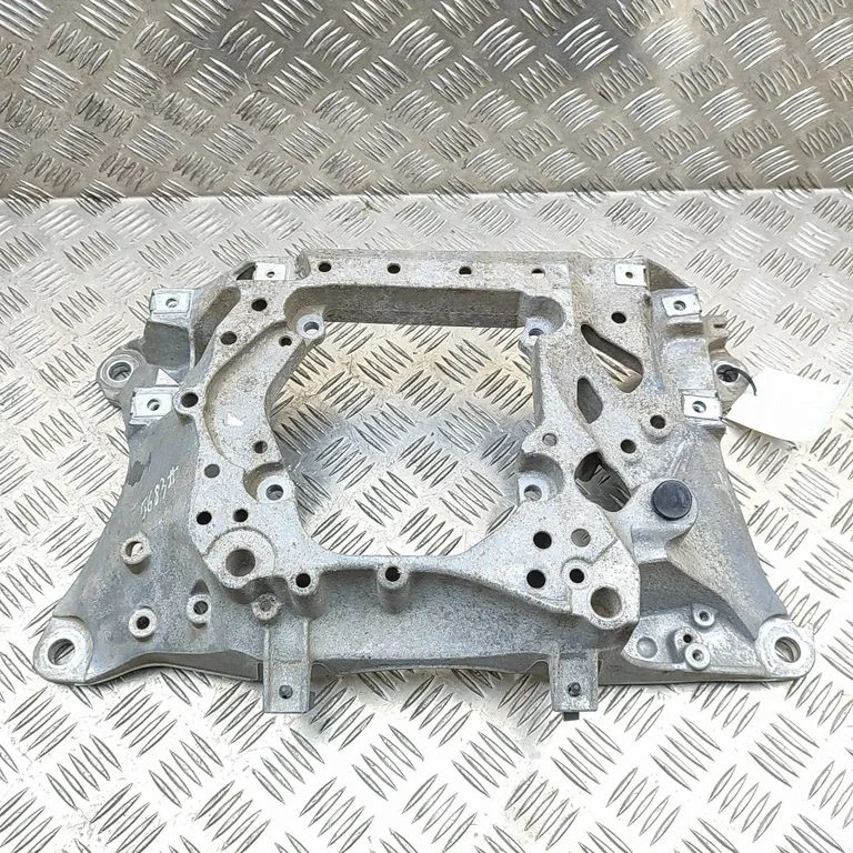 Ātrumkārbas stiprinājuma kronšteins 4M0399263P