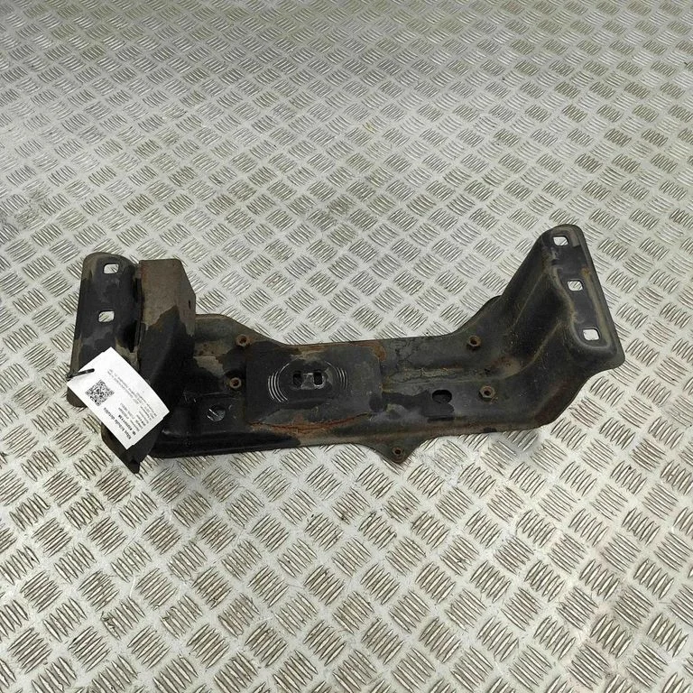 Ātrumkārbas stiprinājuma kronšteins 68252525AA