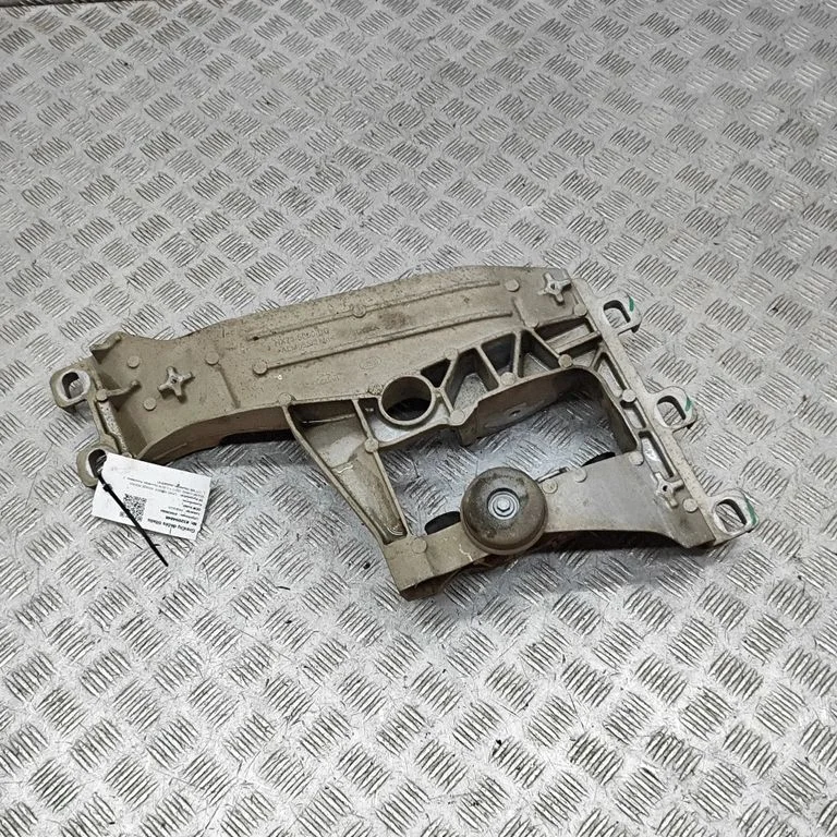 Gearbox mounting bracket – Land Rover Range Rover Evoque L551 (2018-)