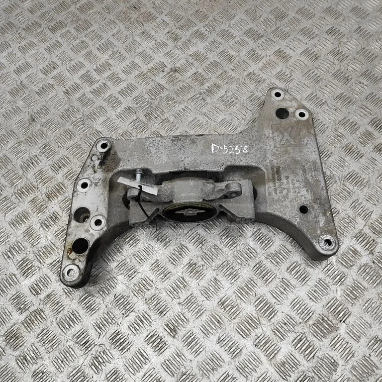 Gearbox mounting bracket – BMW 5 Series G30 G31 G38 (2016-)