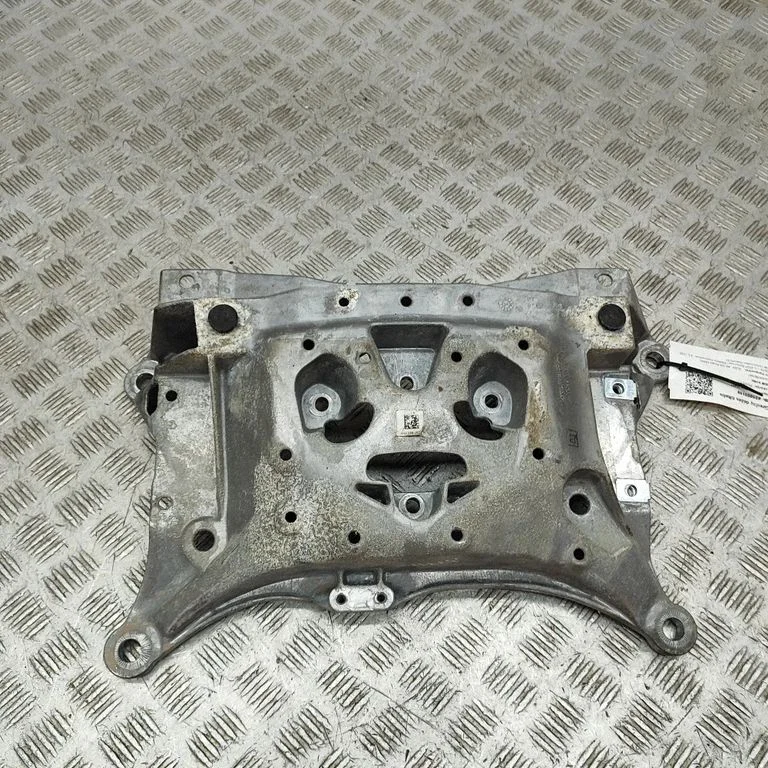 Käigukasti kinnitusklamber 4K0399262J – Audi A6 C7 (2011-)