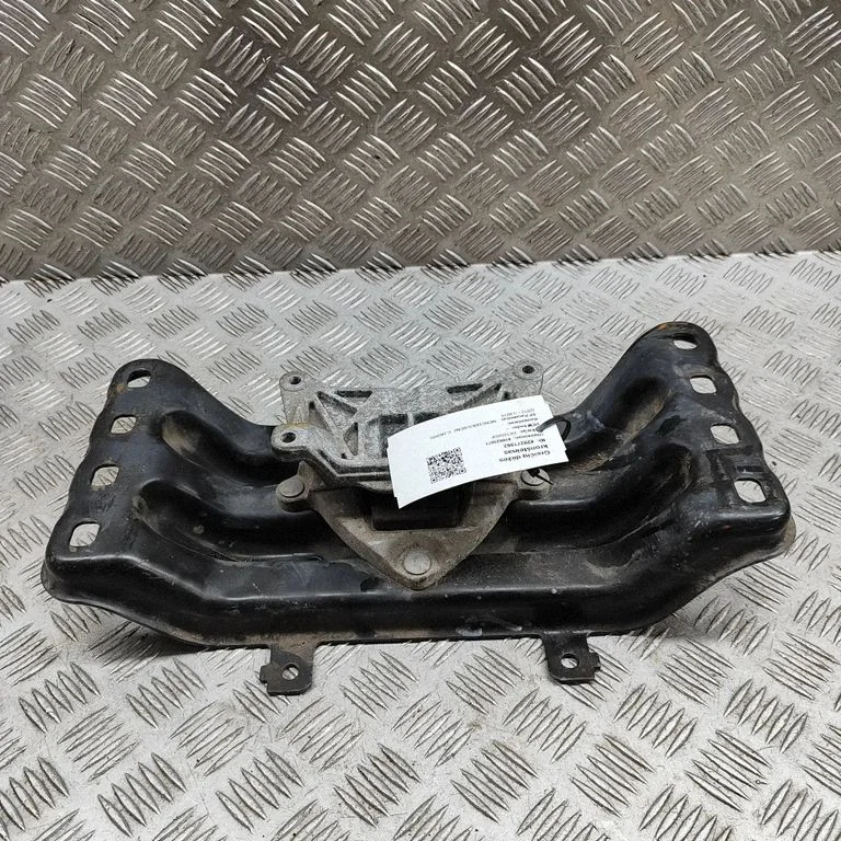 Ātrumkārbas stiprinājuma kronšteins – Mercedes-Benz C klase W205 (2014-2021)