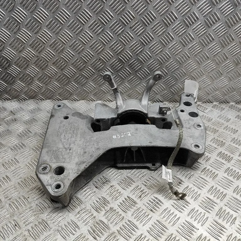 Gearbox mounting bracket 9485330