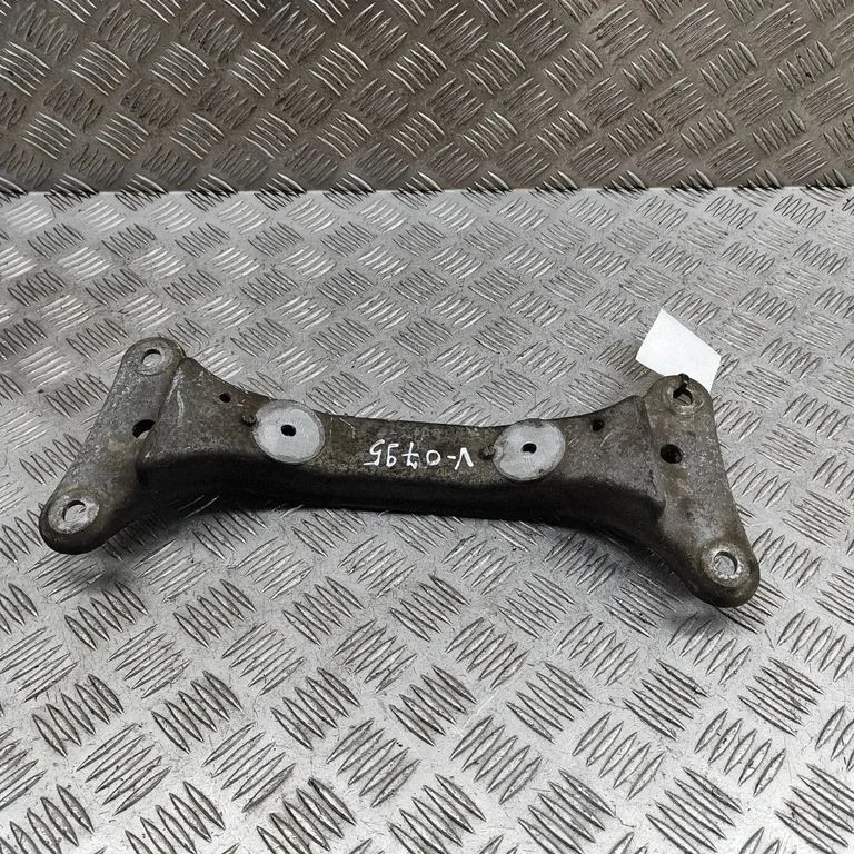 Gearbox mounting bracket – BMW 1 Series E81 E87 (2004-2011)