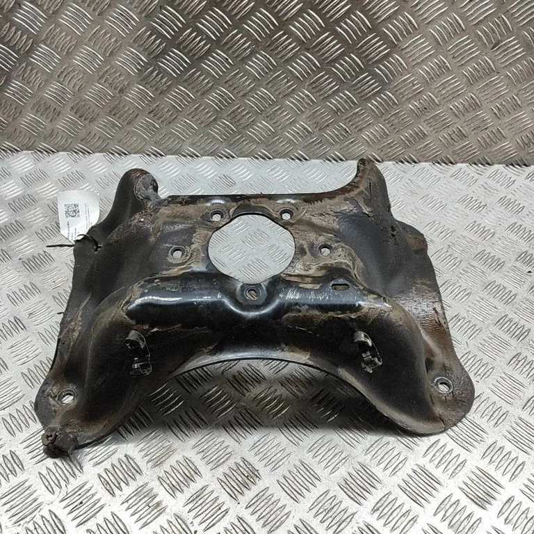 Ātrumkārbas stiprinājuma kronšteins A4472400300