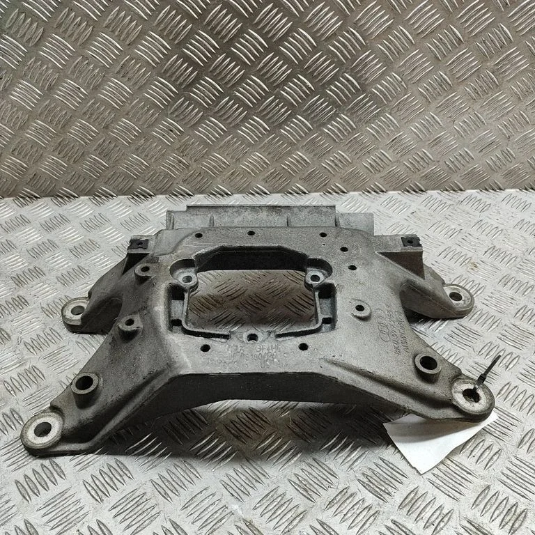 Ātrumkārbas stiprinājuma kronšteins 8K0399263K