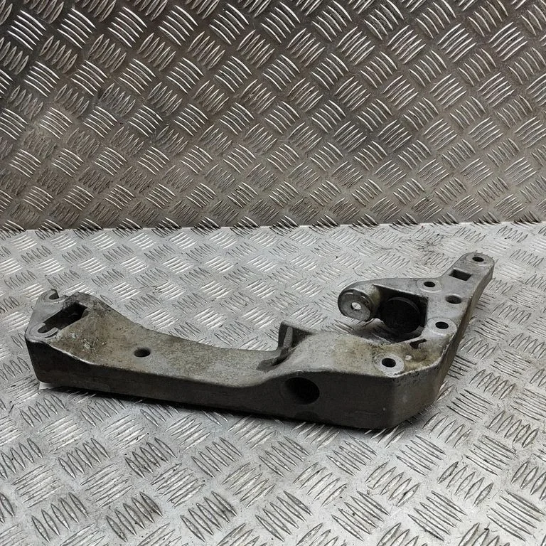Gearbox mounting bracket 8486998