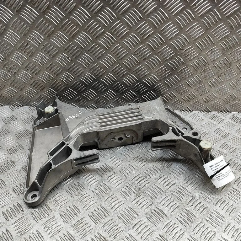 Gearbox mounting bracket 9485331