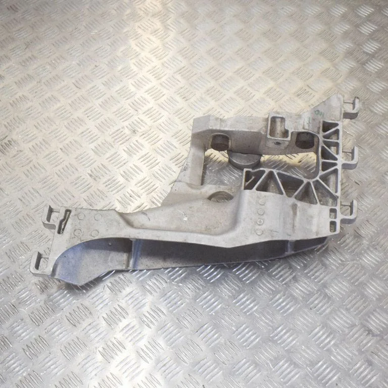 Gearbox mounting bracket – Land Rover Range Rover Evoque L551 (2018-)