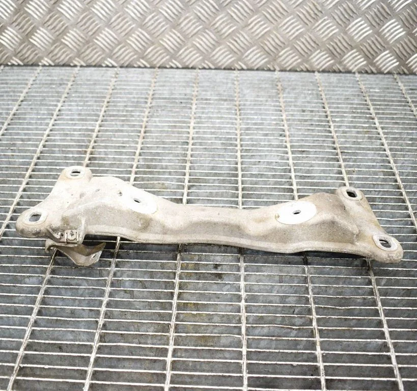 Ātrumkārbas stiprinājuma kronšteins – BMW 1. sērija E81 E87 (2004-2011)