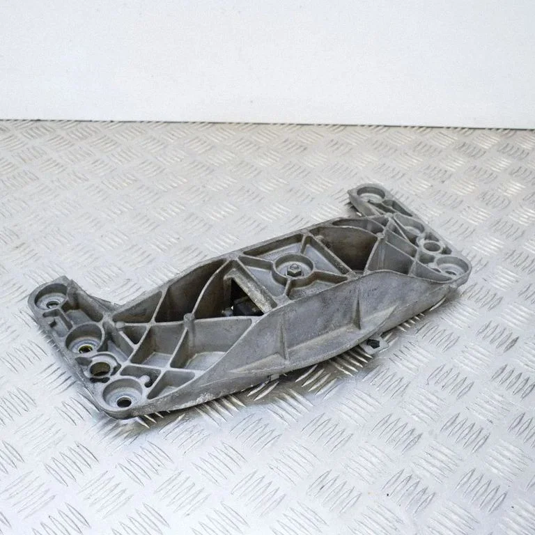 Käigukasti kinnitusklamber – BMW 5-seeria E60 E61 (2004-2010)