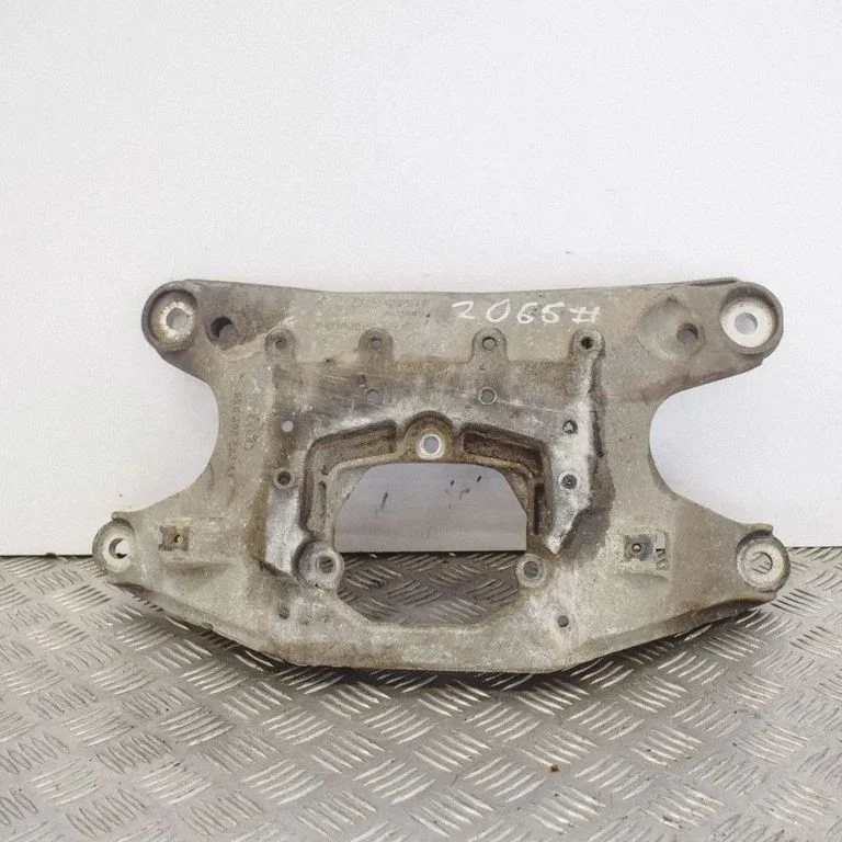 Gearbox mounting bracket – Audi A4 Allroad B8 (2008-2016)