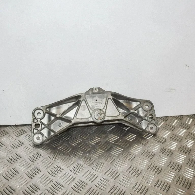 Gearbox mounting bracket – BMW 7 Series E65 E66 (2001-2008)