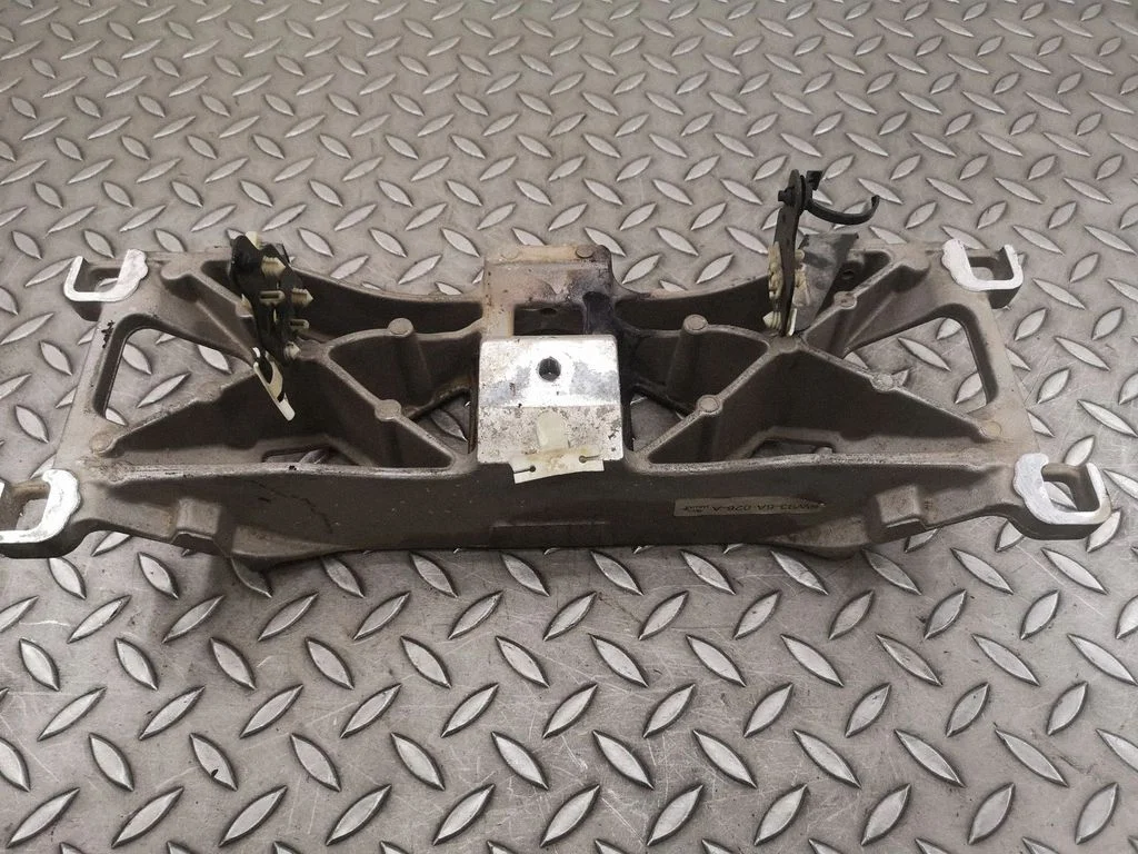 Ātrumkārbas stiprinājuma kronšteins 6W936A026A