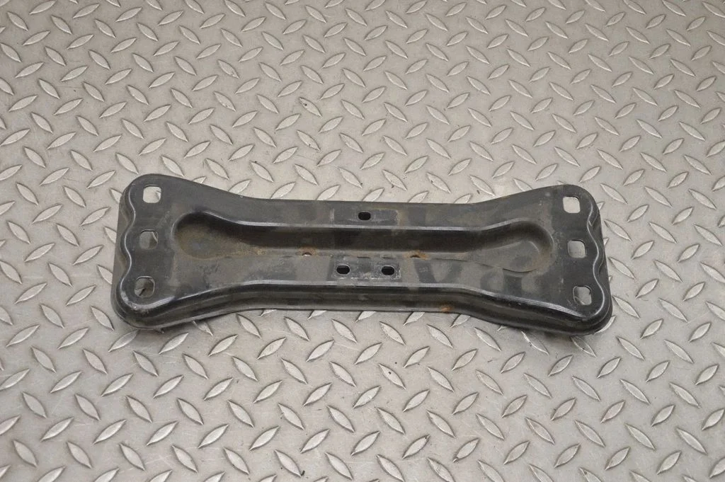Gearbox mounting bracket – Mercedes-Benz CLS-Class C218 X218 (2011-2017)