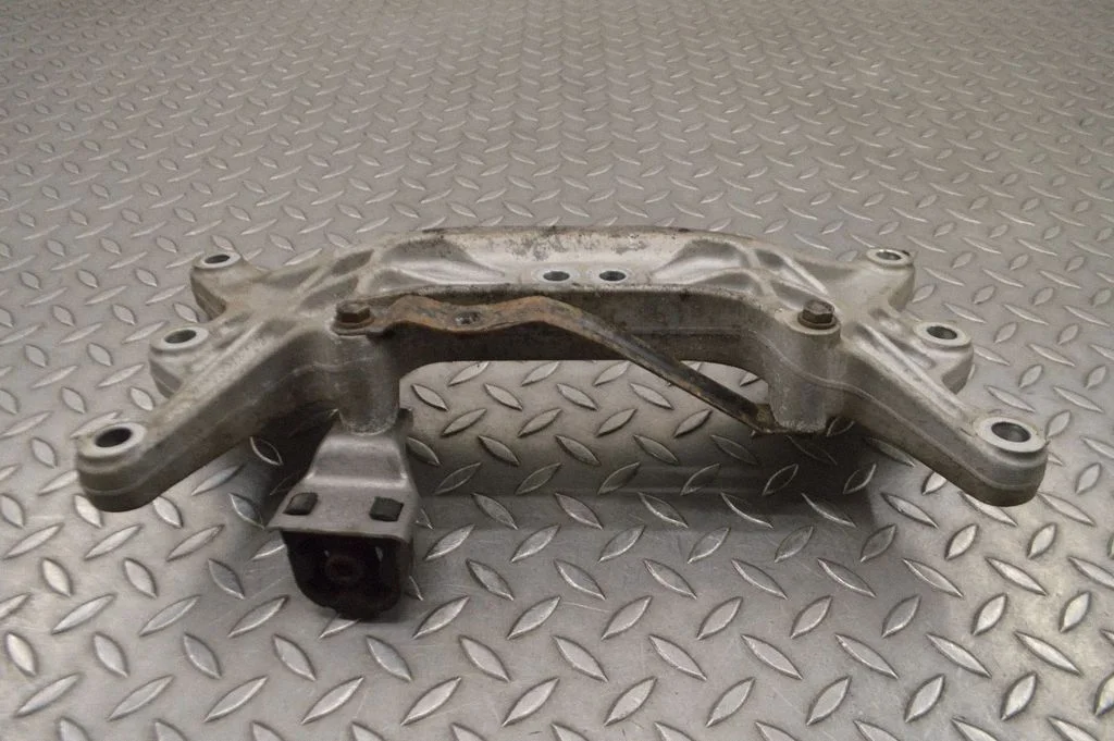 Gearbox mounting bracket 670001738
