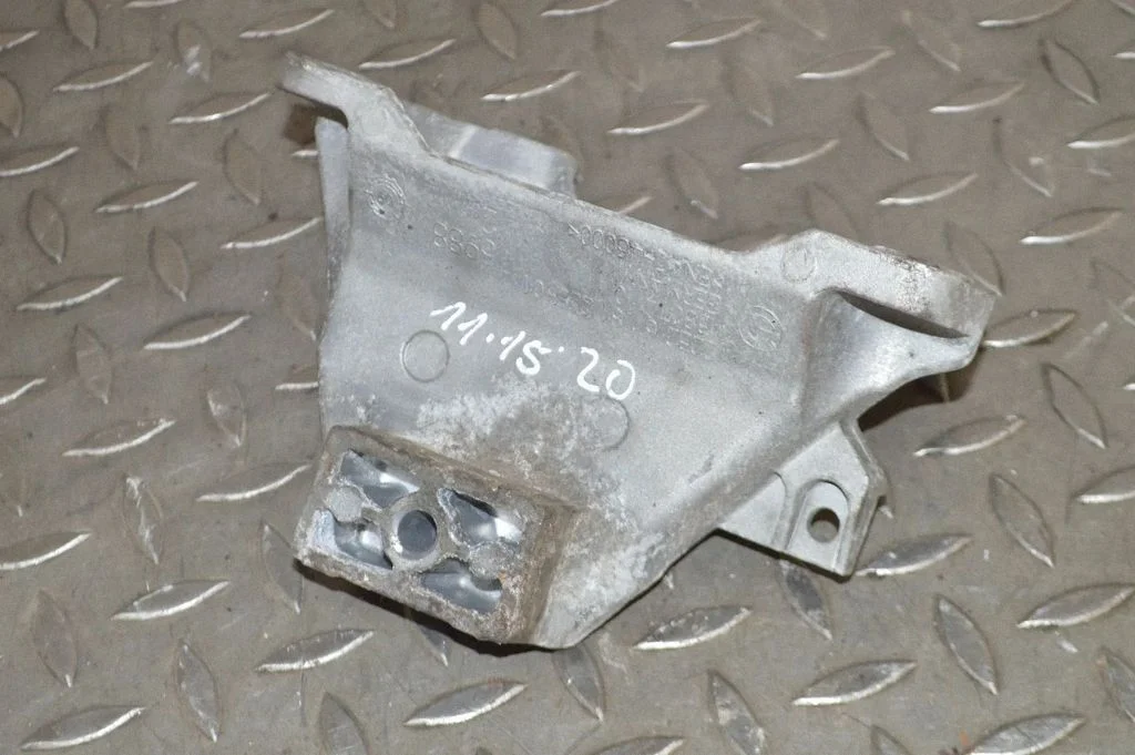 Ātrumkārbas stiprinājuma kronšteins 6781235