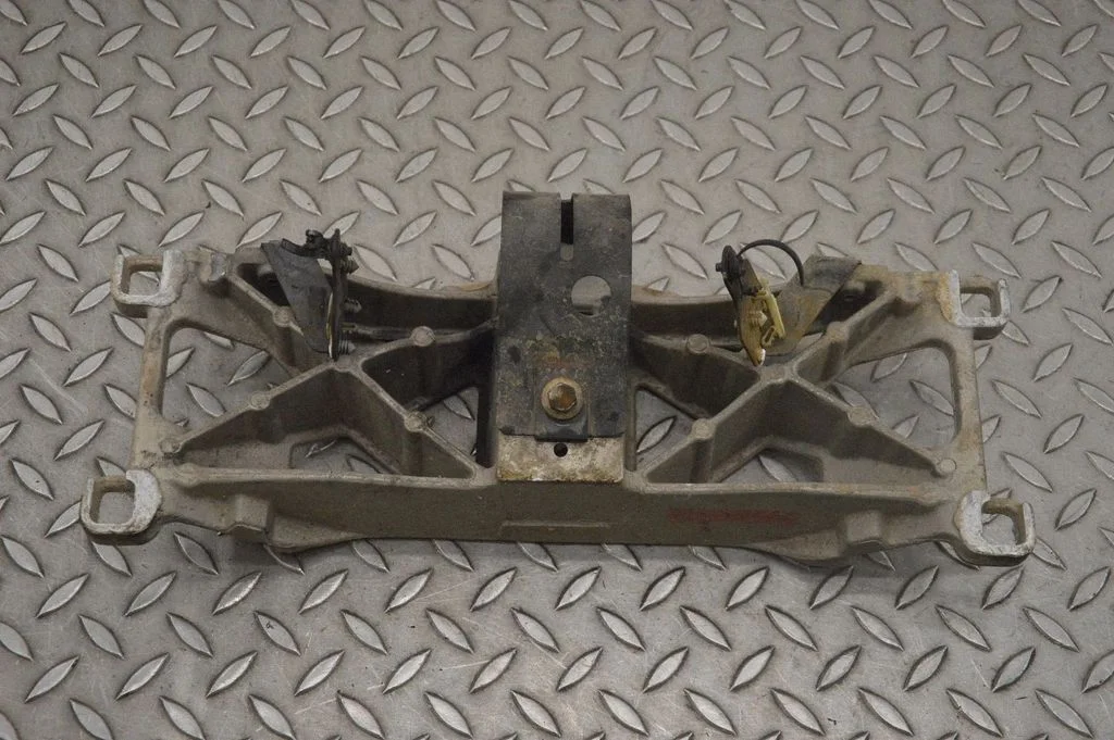 Ātrumkārbas stiprinājuma kronšteins 5W935060AB