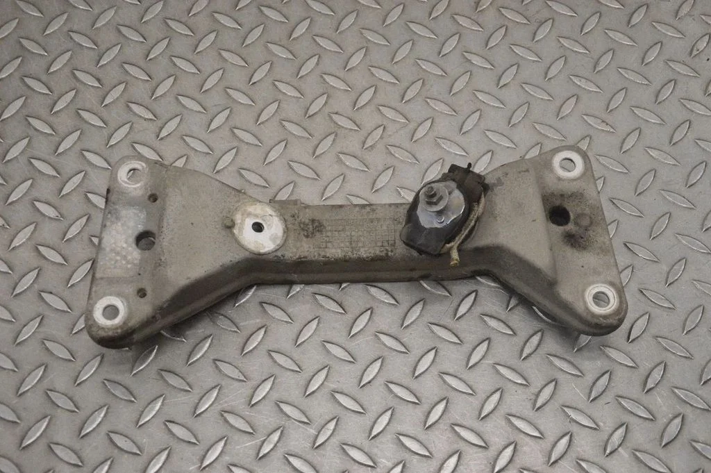 Gearbox mounting bracket – BMW 4 Series F32 F33 (2013-2020)